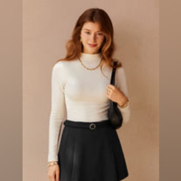 OGL Mid Thermal Thermal Brushed Mock Neck Crop Top - Picture 10 of 13